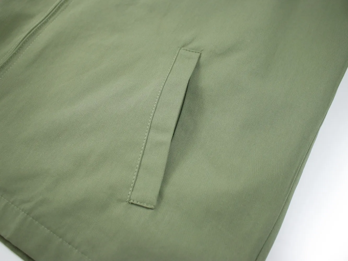 🅿️350 Ralph Lauren's new 2024 classic old money style stand collar executive zipper jacket 1️⃣Selected from high-quality original developed pure cotton fabrics, with customized plaid lining inside, the overall wear effect is very soft and comfortable, 2️⃣The workmanship details are perfectly controlled, the chest is exquisitely embroidered with small logos, and the dropped shoulders are made of unique splicing technology to highlight your personality! The version is simple but not simple! 3️⃣ Complete with tag accessories, unisex design, and a very versatile jacket for men and women! Color: black, navy, khaki, green Size: S, M, L, XL